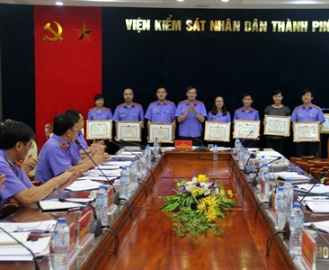 VKS Hà Nội tổ chức khen thưởng đột xuất cho các cá nhân có thành tích trong...